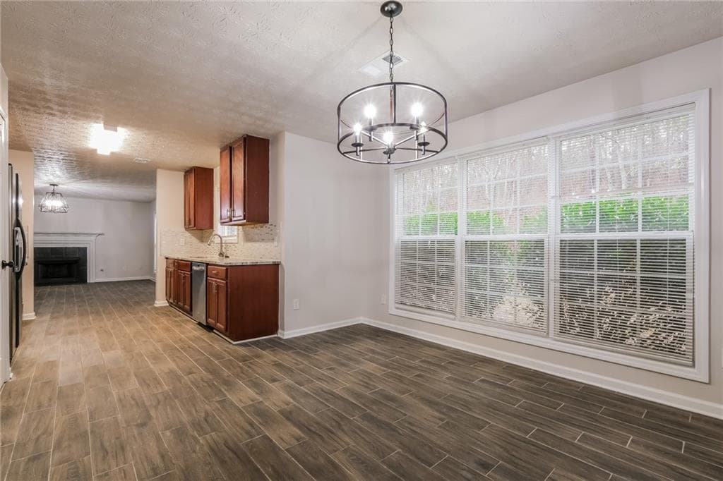 4 bedroom, 3 bathroom, 2,598 sq ft single family residence under contract at 7078 Reserve Court, Flowery Branch, GA 30542 — photo 7
