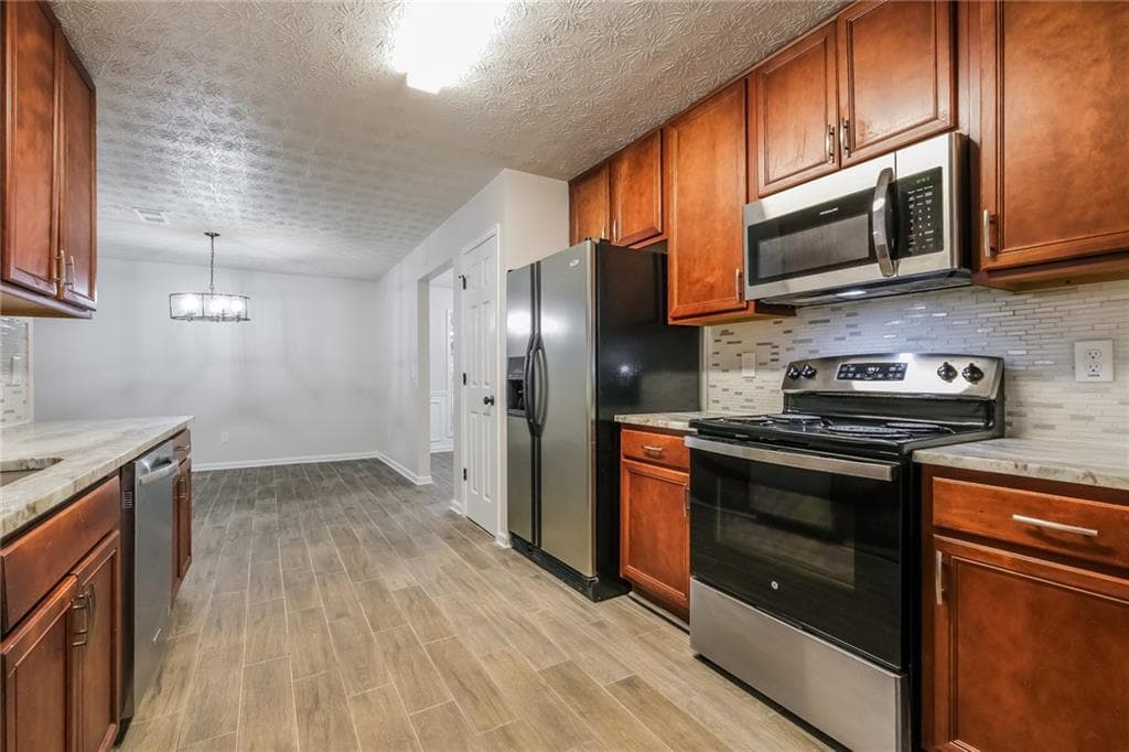 4 bedroom, 3 bathroom, 2,598 sq ft single family residence under contract at 7078 Reserve Court, Flowery Branch, GA 30542 — photo 8