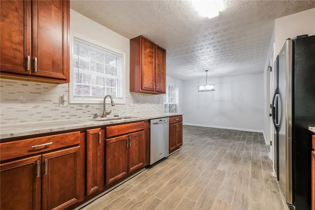 4 bedroom, 3 bathroom, 2,598 sq ft single family residence under contract at 7078 Reserve Court, Flowery Branch, GA 30542 — photo 9