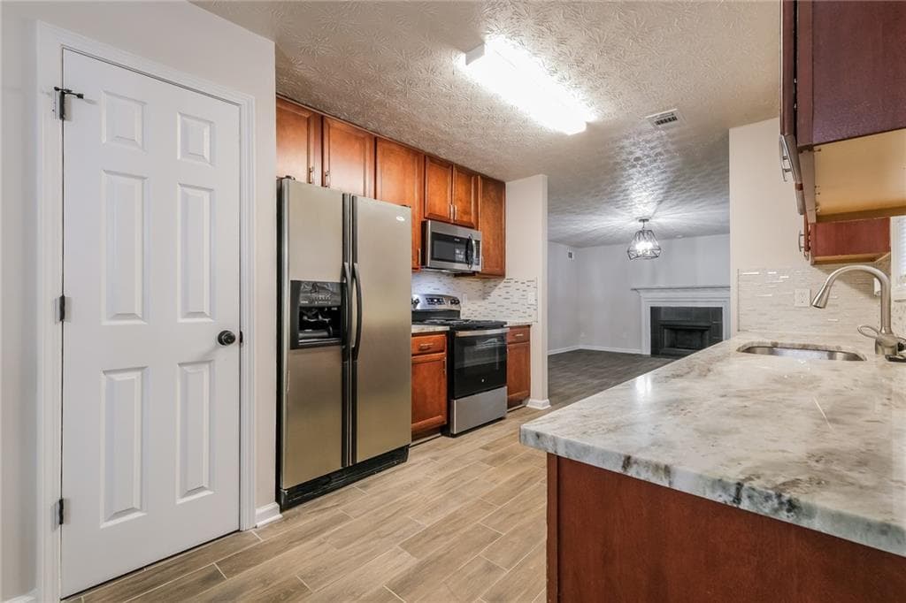4 bedroom, 3 bathroom, 2,598 sq ft single family residence under contract at 7078 Reserve Court, Flowery Branch, GA 30542 — photo 10