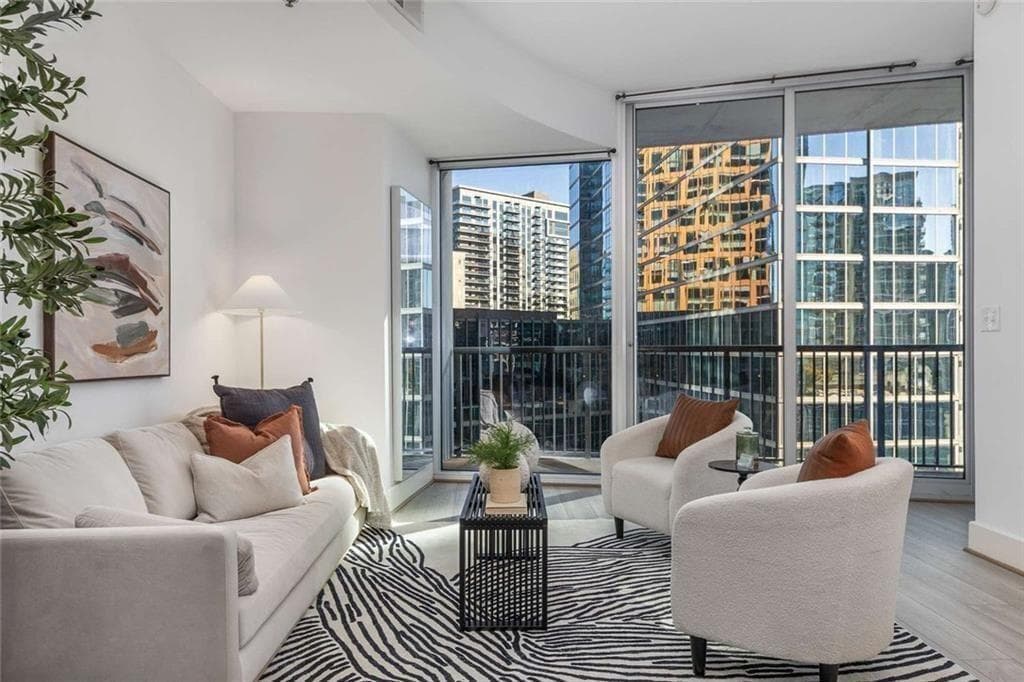 1 bedroom, 1 bathroom, 818 sq ft condominium sold at 1080 Peachtree Street 1006, Atlanta, GA 30309