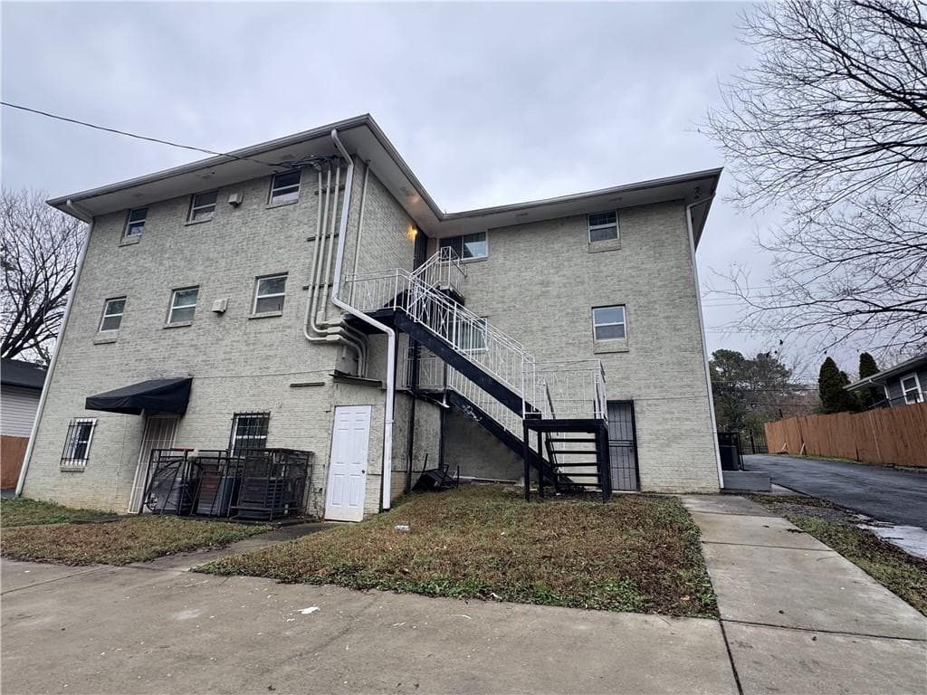 2 bedroom, 1 bathroom, 800 sq ft condominium for rent at 2430 Perry Boulevard, Atlanta, GA 30318 for $1,490 a month — photo 10