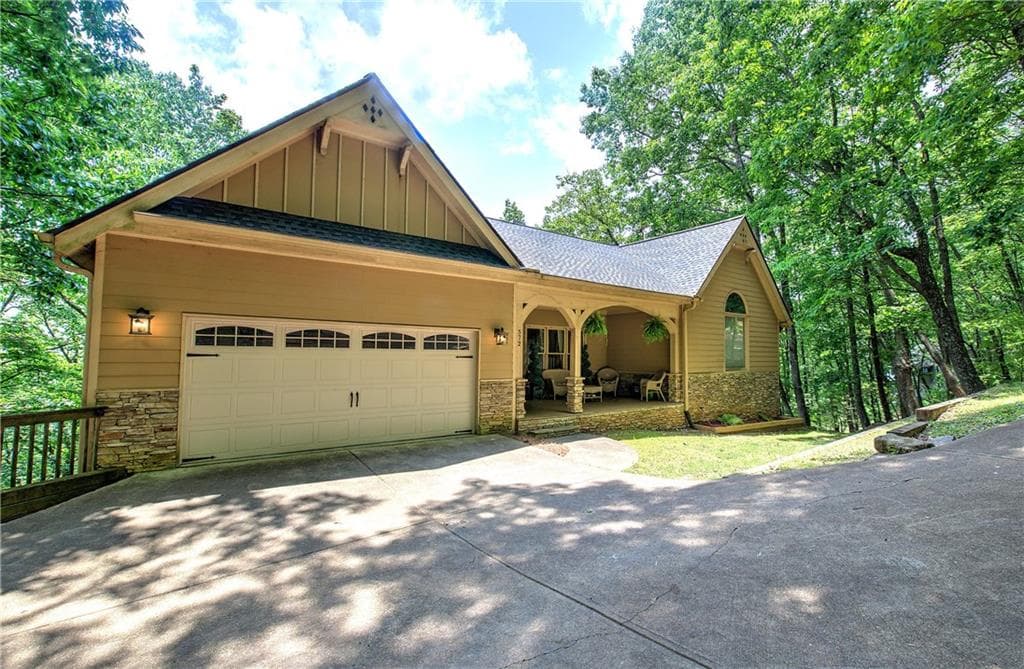 3 bedroom, 4 bathroom, 3,270 sq ft single family residence for sale at 572 Cutthroat Ridge, Jasper, GA 30143 — photo 2