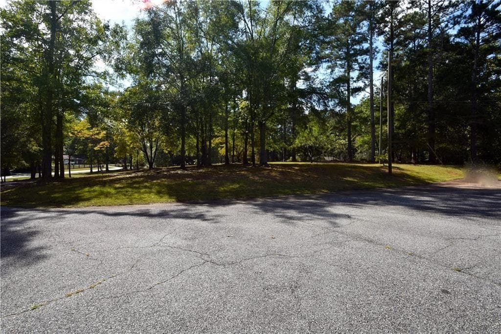 4 bedroom, 3 bathroom, 2,240 sq ft single family residence for sale at 15430 Thompson Road, Alpharetta, GA 30004 — photo 8