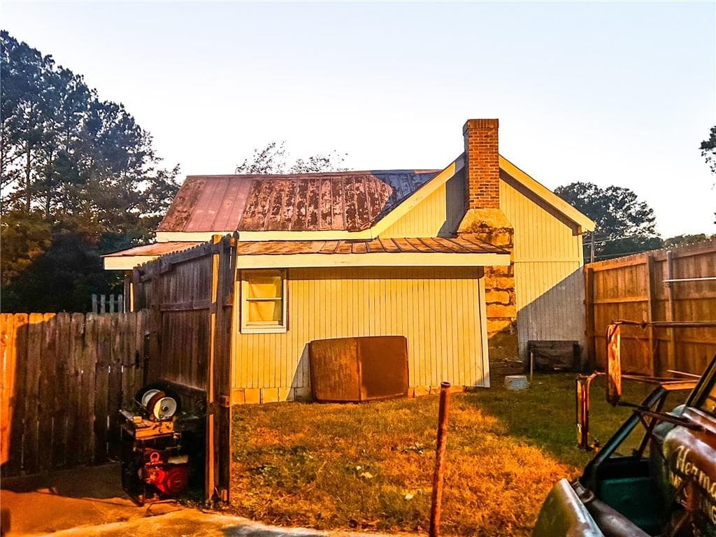 2 bedroom, 1 bathroom, 1,040 sq ft single family residence for sale at 1919 Bethel Road, Conyers, GA 30012 — photo 3