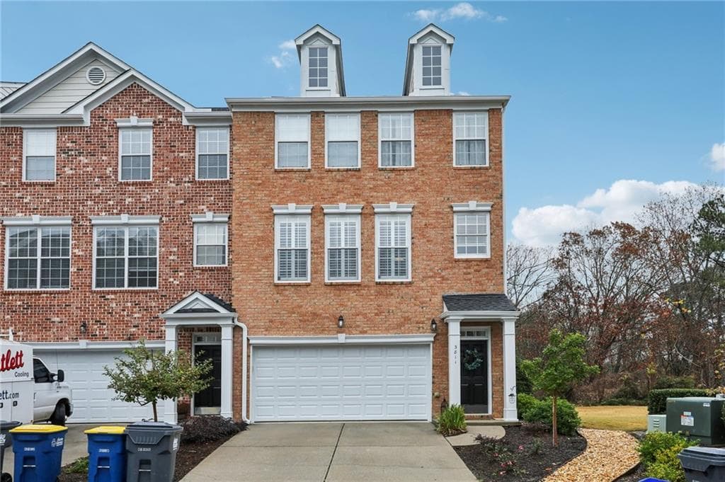 3811 Chattahoochee Summit Drive 5, Atlanta, GA 30339 — most recent listing photo