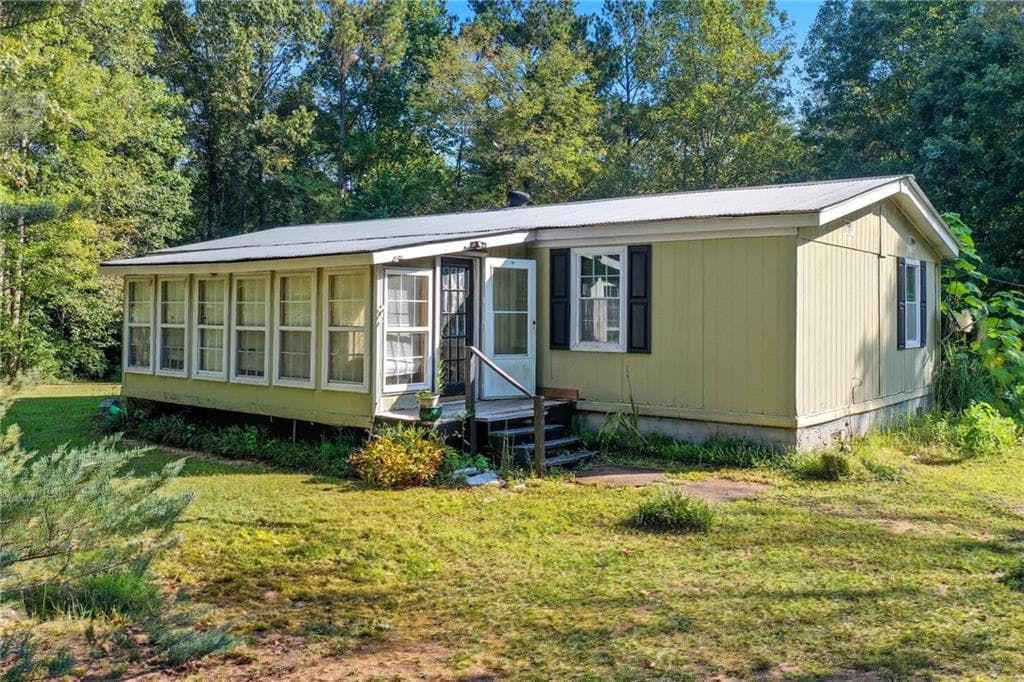 3 bedroom, 2 bathroom, 1,500 sq ft single family residence for sale at 2450 Jones Mountain Road, Talking Rock, GA 30175 — photo 1 of 40