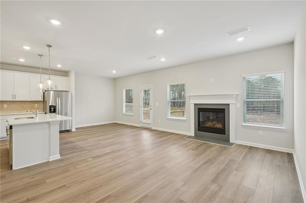 5 bedroom, 3 bathroom, 2,674 sq ft single family residence under contract at 1458 High Falls Lane, Grayson, GA 30017 — photo 4