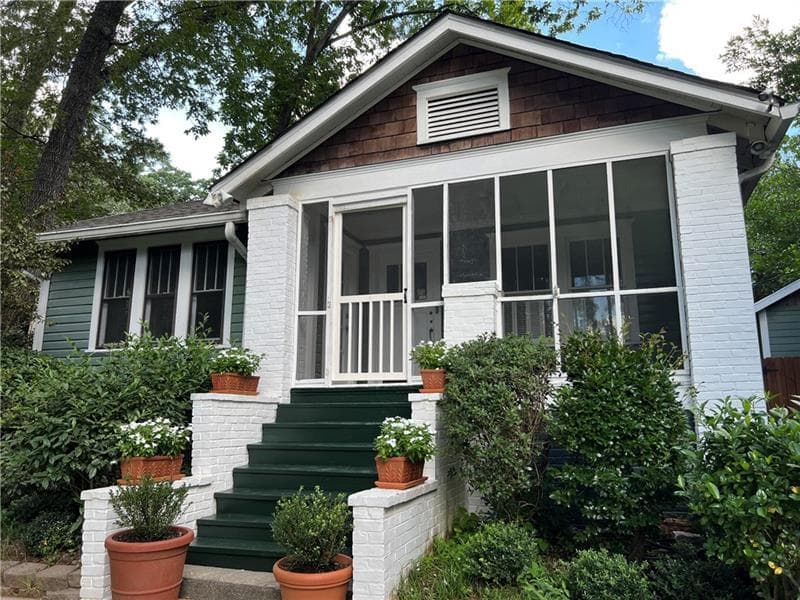3 bedroom, 2 bathroom, 2,436 sq ft single family residence sold at 284 Lakeview Avenue, Atlanta, GA 30305