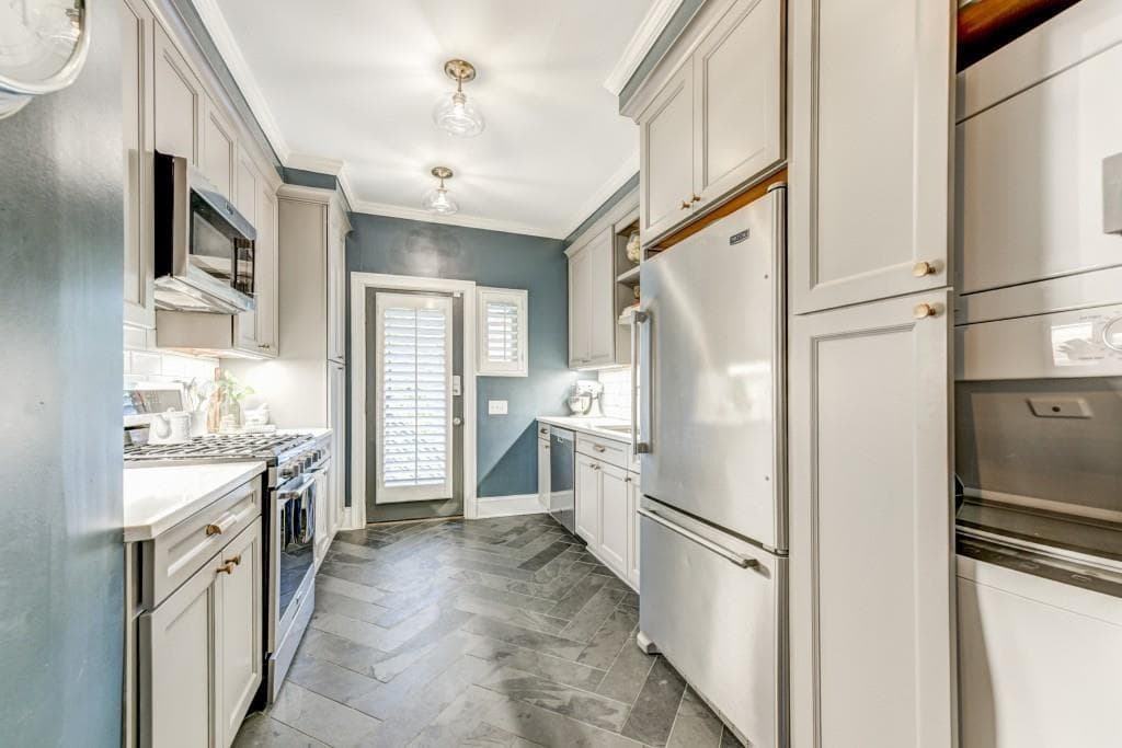 2 bedroom, 1 bathroom condominium for rent at 28 Collier Road 11, Atlanta, GA 30309 for $2,400 a month — photo 6