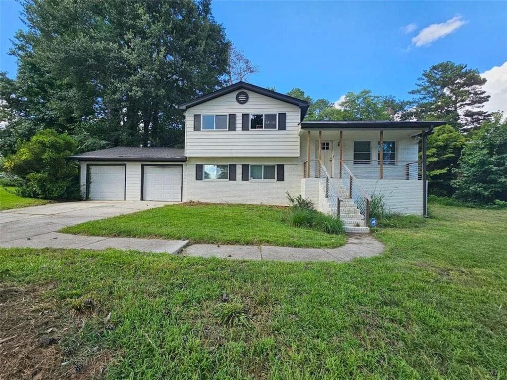 3 bedroom, 3 bathroom, 1,021 sq ft single family residence sold at 3231 Amhurst Drive, Atlanta, GA 30318