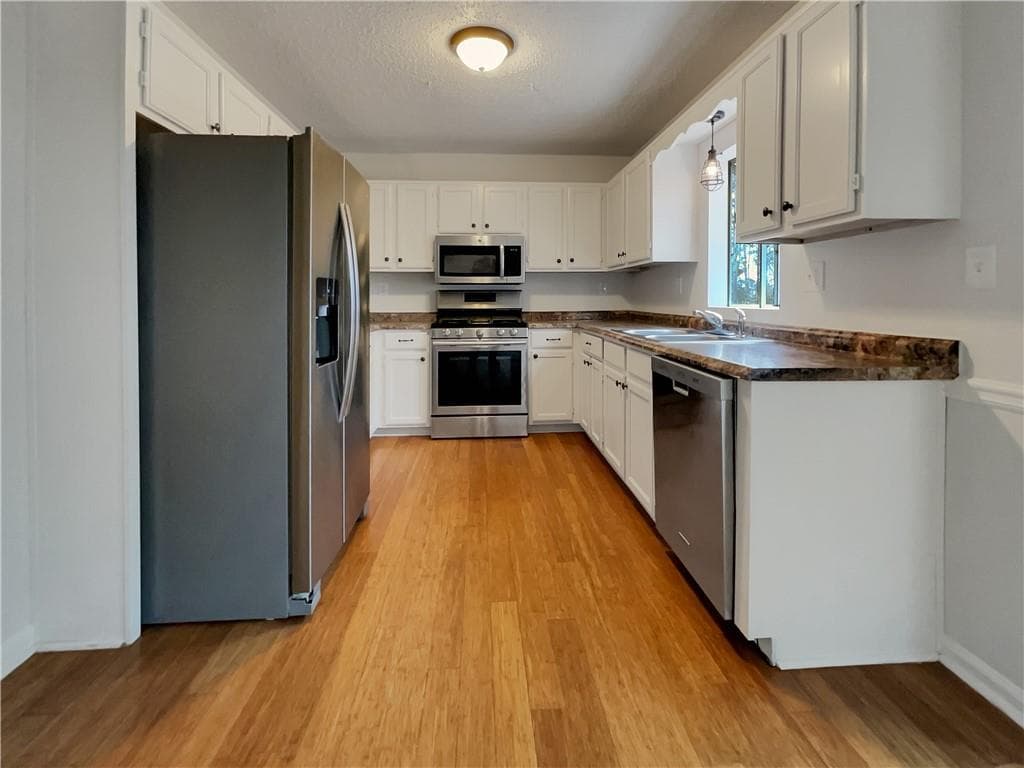 3 bedroom, 2 bathroom, 2,340 sq ft single family residence for sale at 125 Stockmar Road, Villa Rica, GA 30180 — photo 2