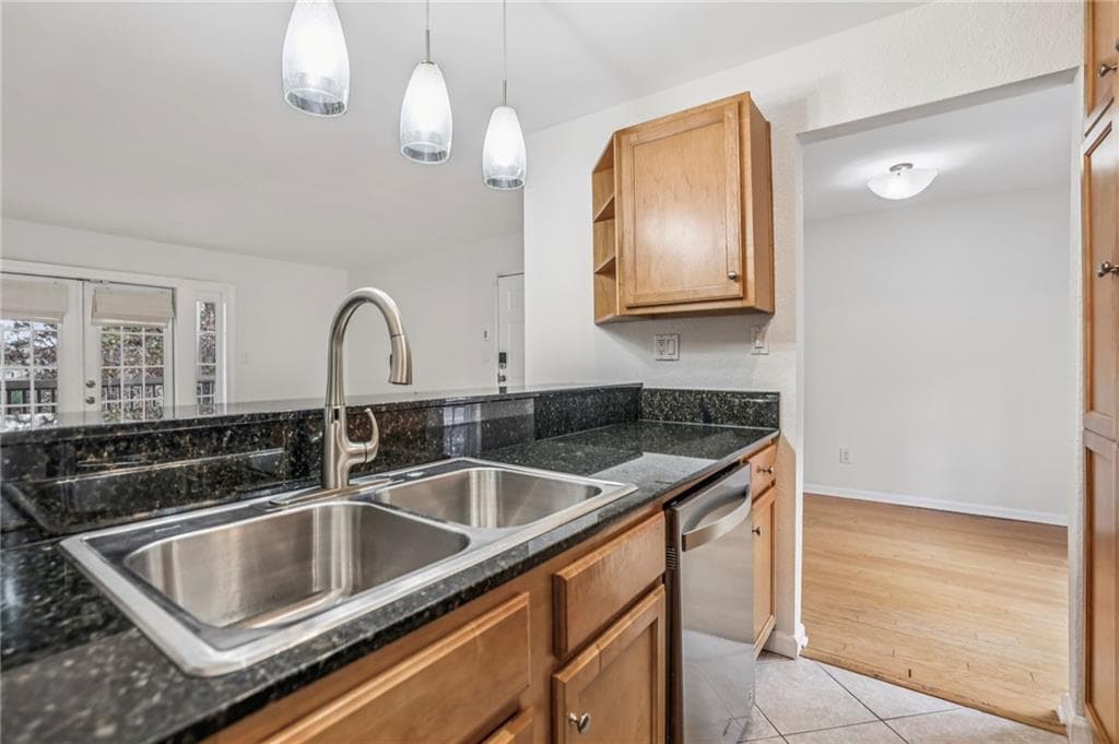 1 bedroom, 1 bathroom, 720 sq ft condominium under contract at 1445 Monroe Drive E5, Atlanta, GA 30324 — photo 8