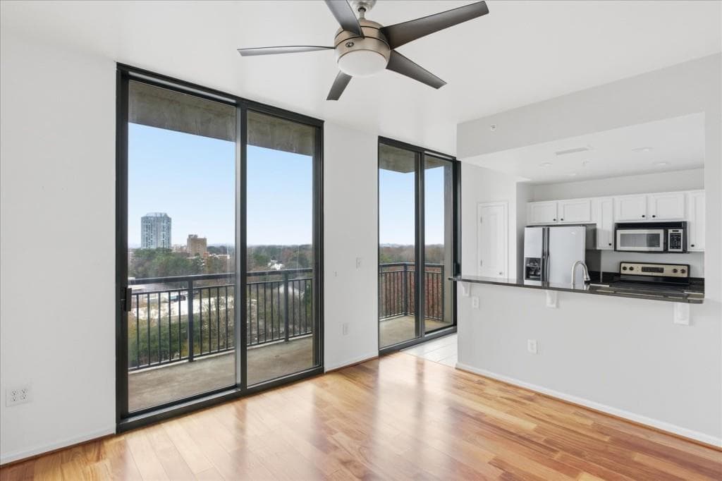 1 bedroom, 1 bathroom, 633 sq ft condominium sold at 3040 Peachtree Road 805, Atlanta, GA 30305