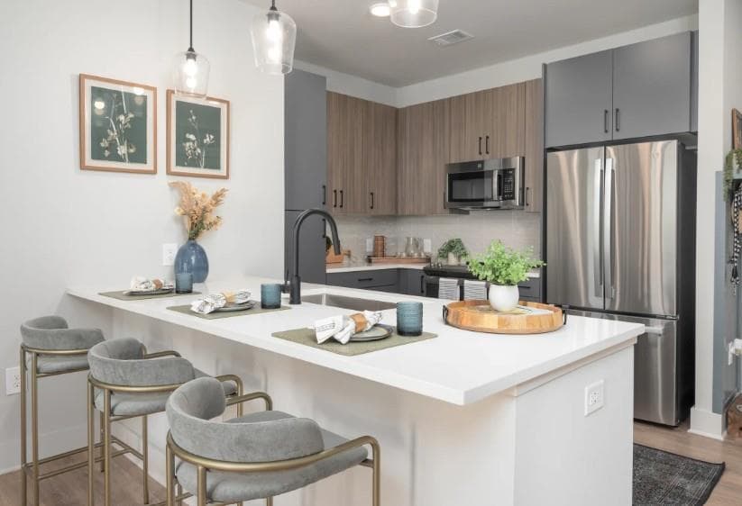 1 bedroom, 1 bathroom, 627 sq ft apartment for rent at 1400 Laurel Crossing Parkway 1406, Buford, GA 30519 for $1,500 a month — photo 2