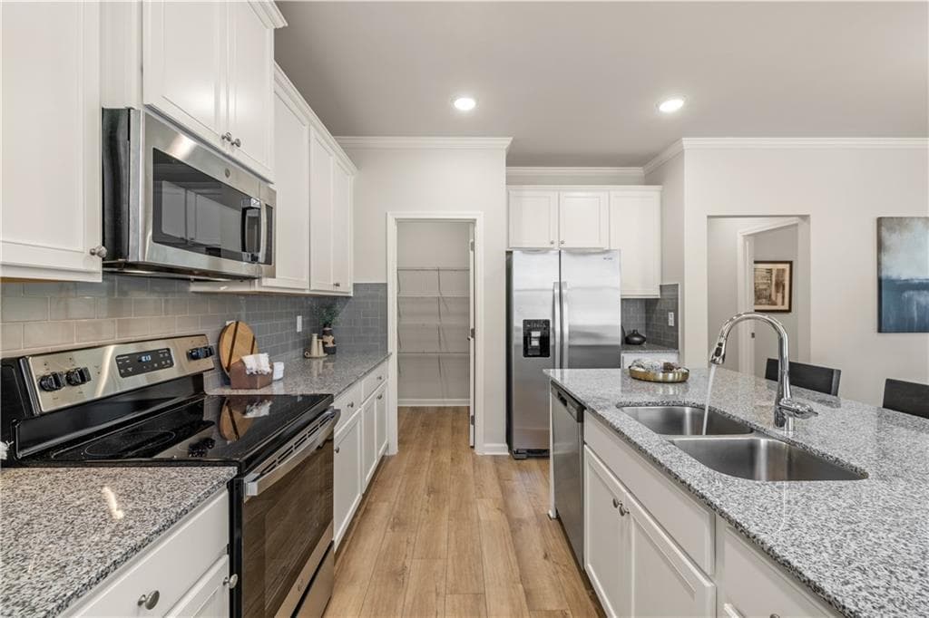 4 bedroom, 3 bathroom, 2,506 sq ft single family residence for sale at 318 Cedar Hollow Drive, Conyers, GA 30094 — photo 6