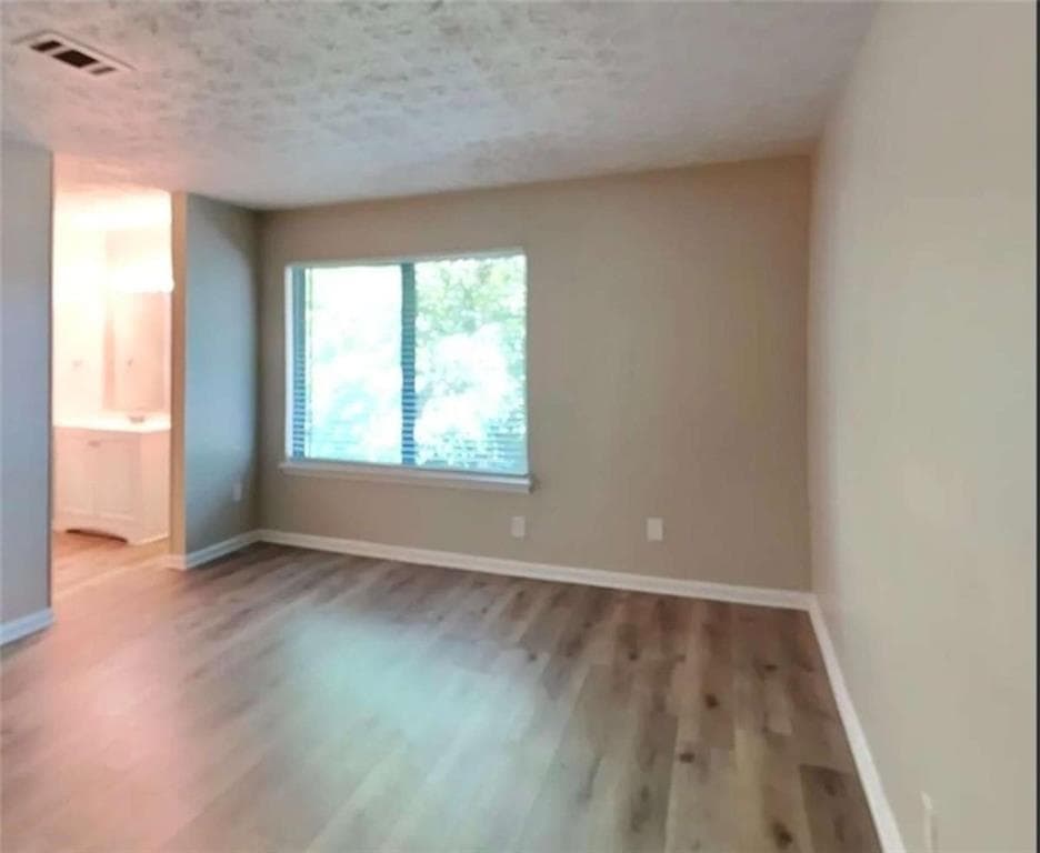 3 bedroom, 2 bathroom, 1,406 sq ft condominium under contract at 8602 Creekwood Way, Jonesboro, GA 30238 — photo 5