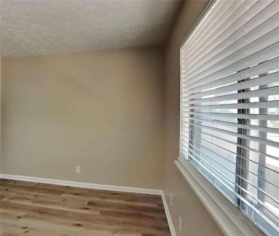 3 bedroom, 2 bathroom, 1,406 sq ft condominium under contract at 8602 Creekwood Way, Jonesboro, GA 30238 — photo 7