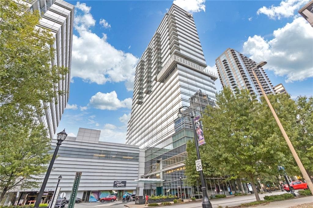 2 bedroom, 3 bathroom, 2,171 sq ft condominium for sale at 45 Ivan Allen Jr Boulevard 2604, Atlanta, GA 30308 — photo 2