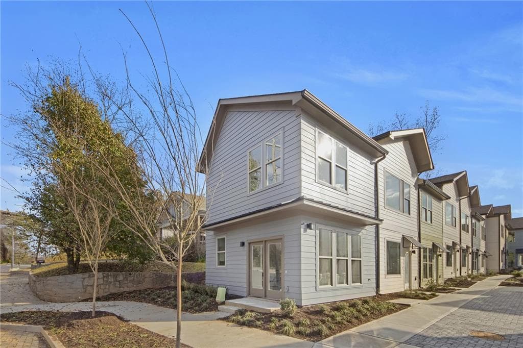 1 bedroom, 1 bathroom townhouse under contract at 1070 Dill Avenue 306, Atlanta, GA 30310 — photo 2