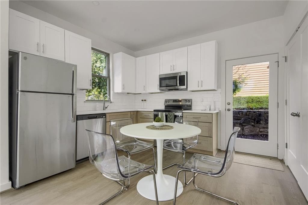 1 bedroom, 1 bathroom townhouse under contract at 1070 Dill Avenue 306, Atlanta, GA 30310 — photo 4