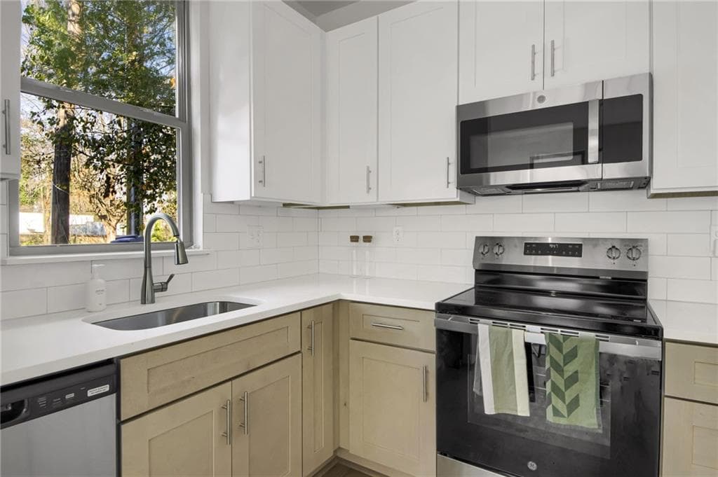 1 bedroom, 1 bathroom townhouse under contract at 1070 Dill Avenue 306, Atlanta, GA 30310 — photo 6