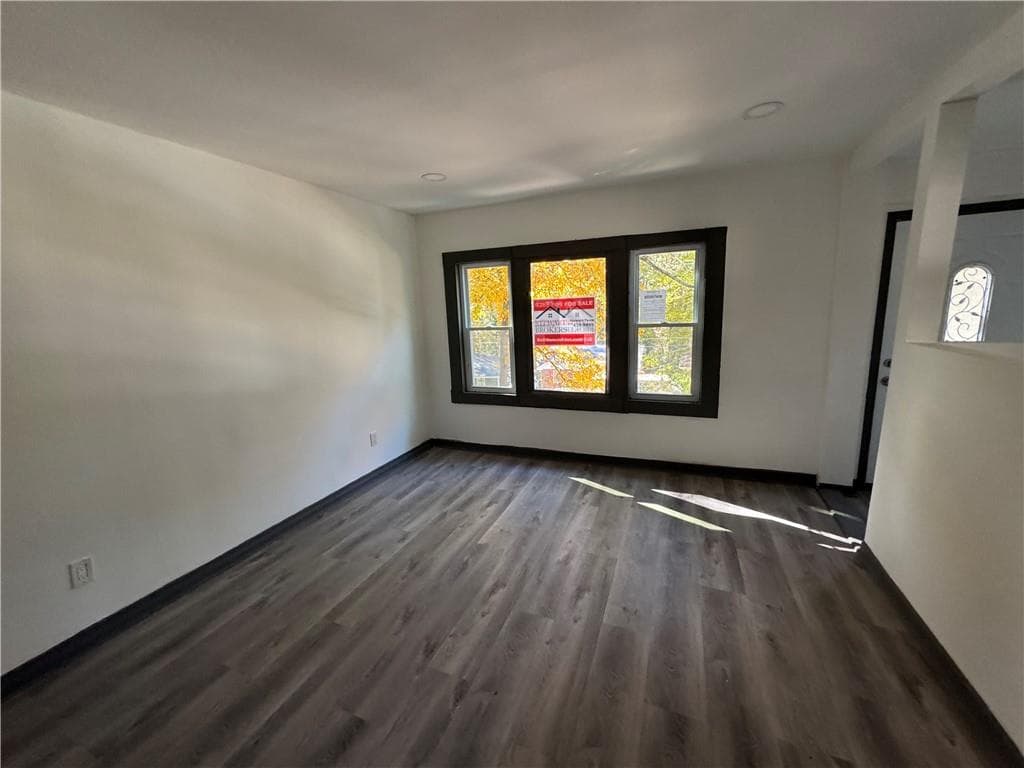 4 bedroom, 2 bathroom, 960 sq ft single family residence for sale at 1585 Ezra Church Drive, Atlanta, GA 30314 — photo 4