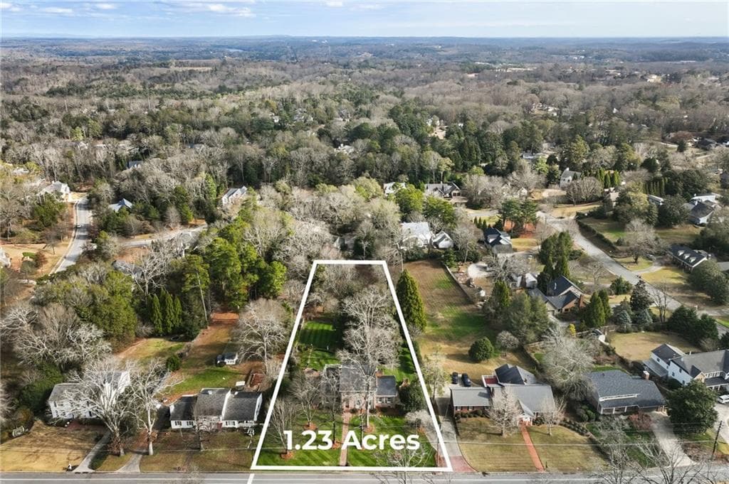 4 bedroom, 4 bathroom, 3,510 sq ft single family residence for sale at 1606 Riverside Drive, Gainesville, GA 30501 — photo 2