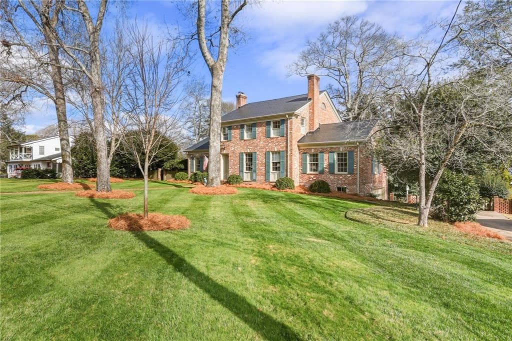 4 bedroom, 4 bathroom, 3,510 sq ft single family residence for sale at 1606 Riverside Drive, Gainesville, GA 30501 — photo 3