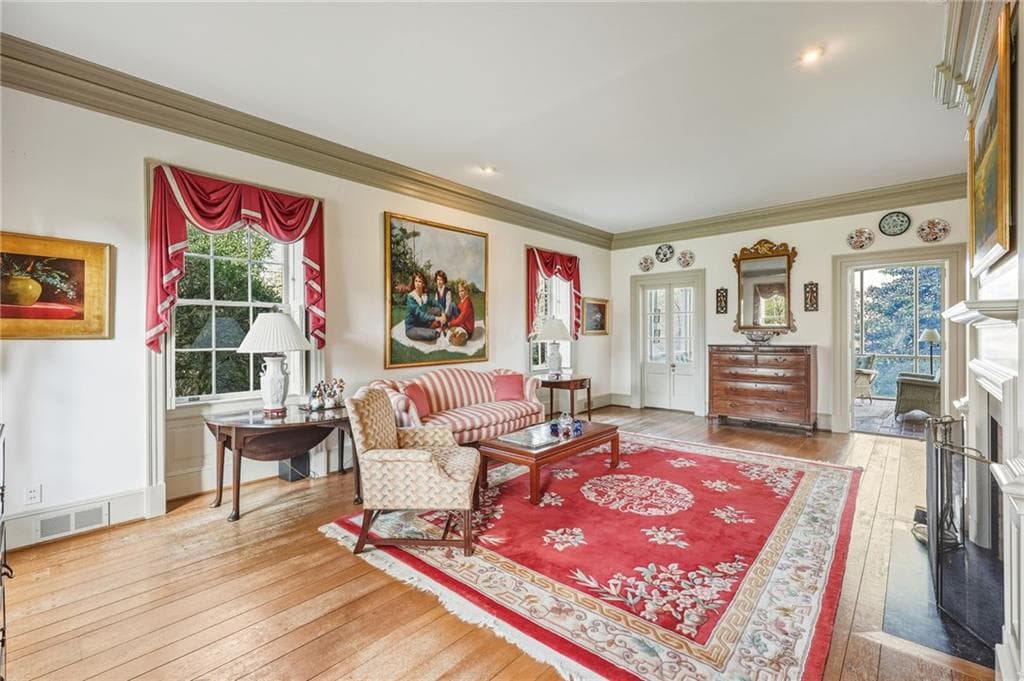 4 bedroom, 4 bathroom, 3,510 sq ft single family residence for sale at 1606 Riverside Drive, Gainesville, GA 30501 — photo 9