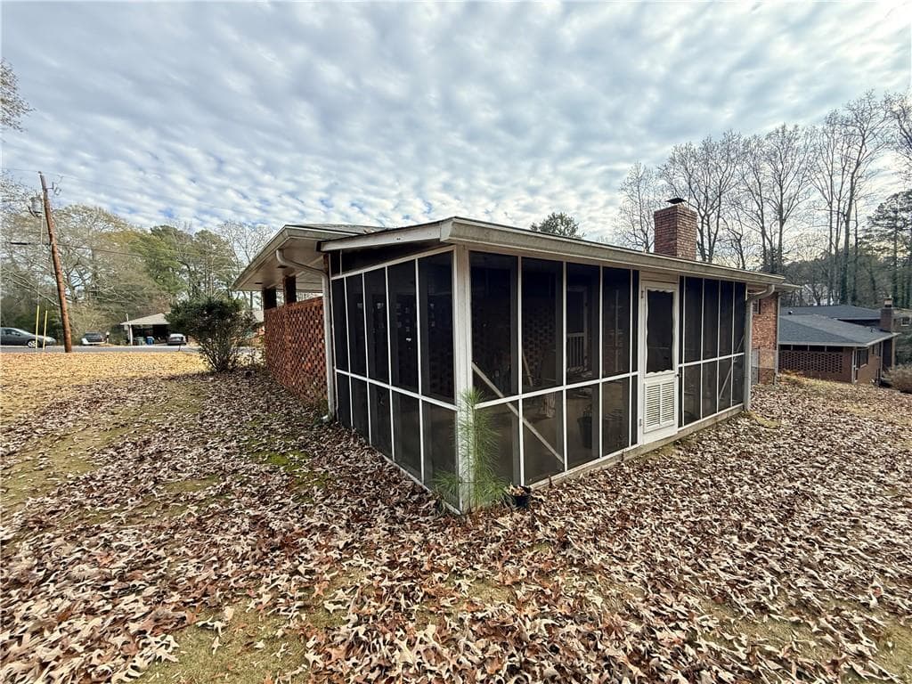 4 bedroom, 3 bathroom, 2,183 sq ft single family residence under contract at 2743 Pine Hill Drive, Kennesaw, GA 30144 — photo 2