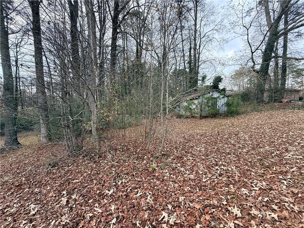 4 bedroom, 3 bathroom, 2,183 sq ft single family residence under contract at 2743 Pine Hill Drive, Kennesaw, GA 30144 — photo 3