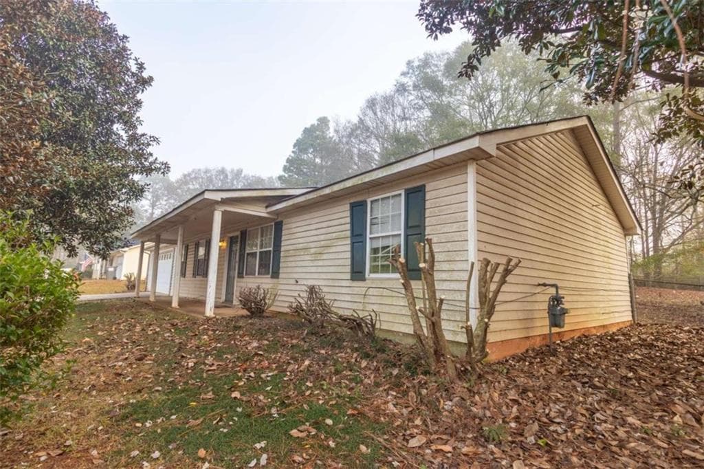 3 bedroom, 2 bathroom, 1,276 sq ft single family residence for sale at 585 Cowan Road, Covington, GA 30016 — photo 4