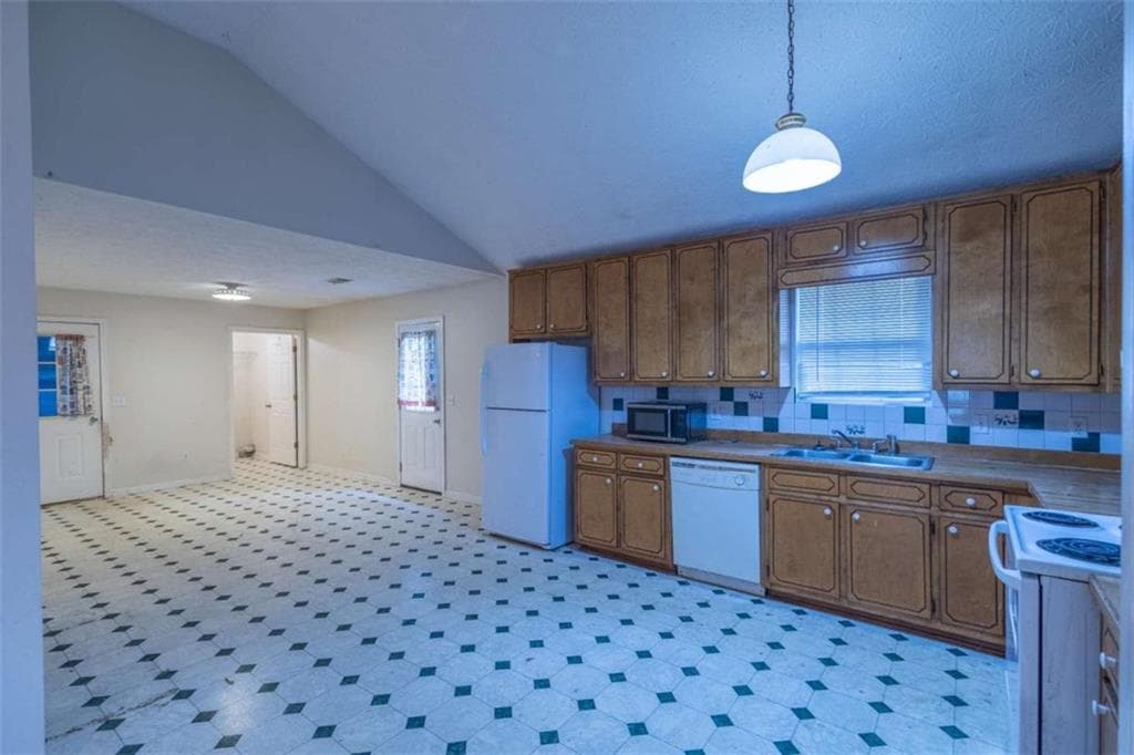 3 bedroom, 2 bathroom, 1,276 sq ft single family residence for sale at 585 Cowan Road, Covington, GA 30016 — photo 9