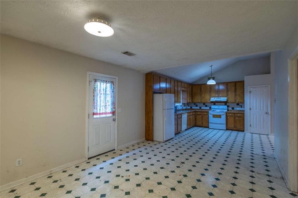 3 bedroom, 2 bathroom, 1,276 sq ft single family residence for sale at 585 Cowan Road, Covington, GA 30016 — photo 10