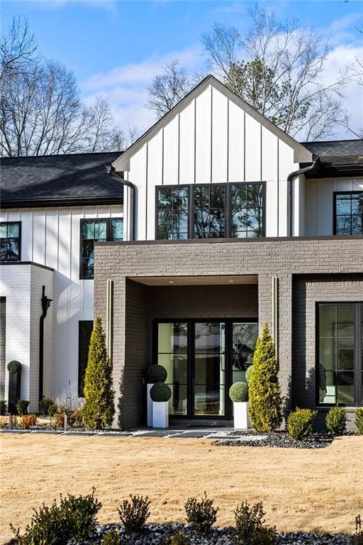 5 bedroom, 4 bathroom, 5,043 sq ft single family residence under contract at 185 Pebble Trail, Alpharetta, GA 30009 — photo 3