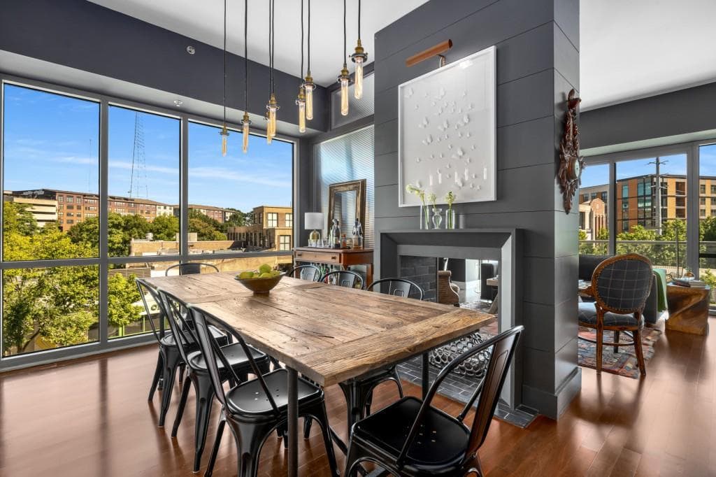 2 bedroom, 2 bathroom, 1,661 sq ft condominium sold at 1100 Howell Mill Road 201, Atlanta, GA 30318