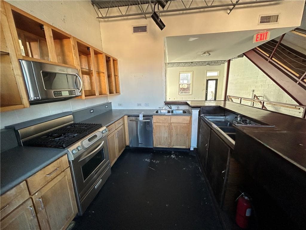 3 bedroom, 4 bathroom, 1,720 sq ft townhouse under contract at 419 Edgewood Avenue, Atlanta, GA 30312 — photo 7