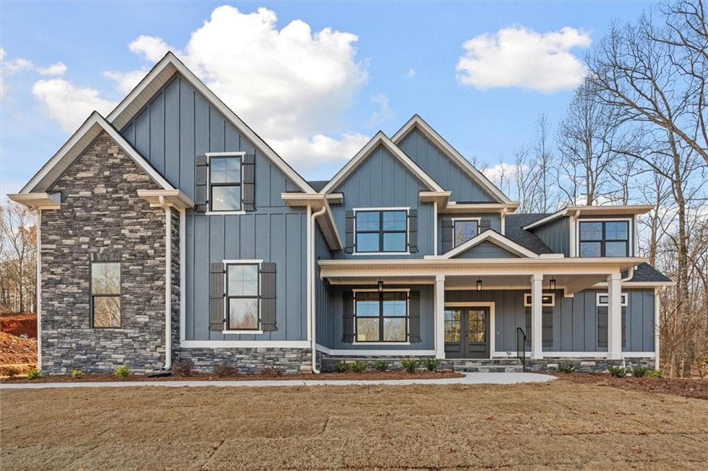 6 bedroom, 4 bathroom, 4,360 sq ft single family residence for sale at 157 West Lake Boulevard, Carrollton, GA 30116