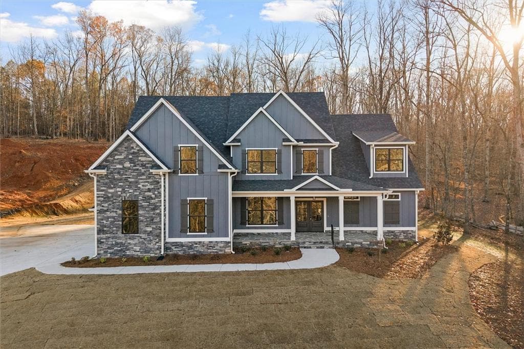6 bedroom, 4 bathroom, 4,360 sq ft single family residence for sale at 157 West Lake Boulevard, Carrollton, GA 30116 — photo 2