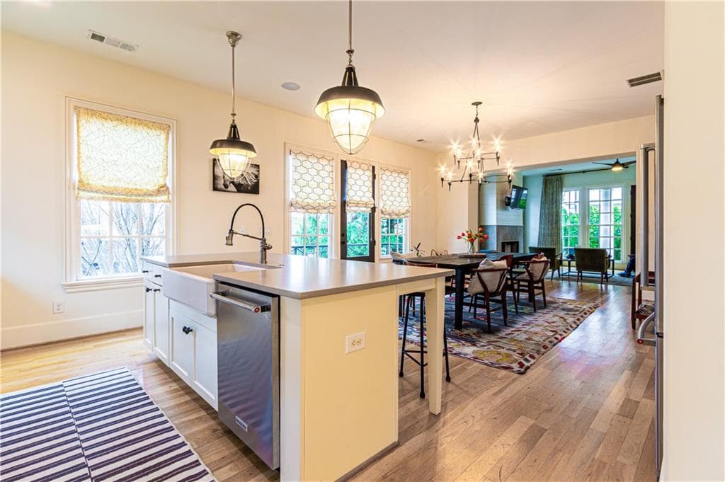 3 bedroom, 3 bathroom townhouse for rent at 2067 Telfair Circle A, Atlanta, GA 30324 for $5,000 a month — photo 6