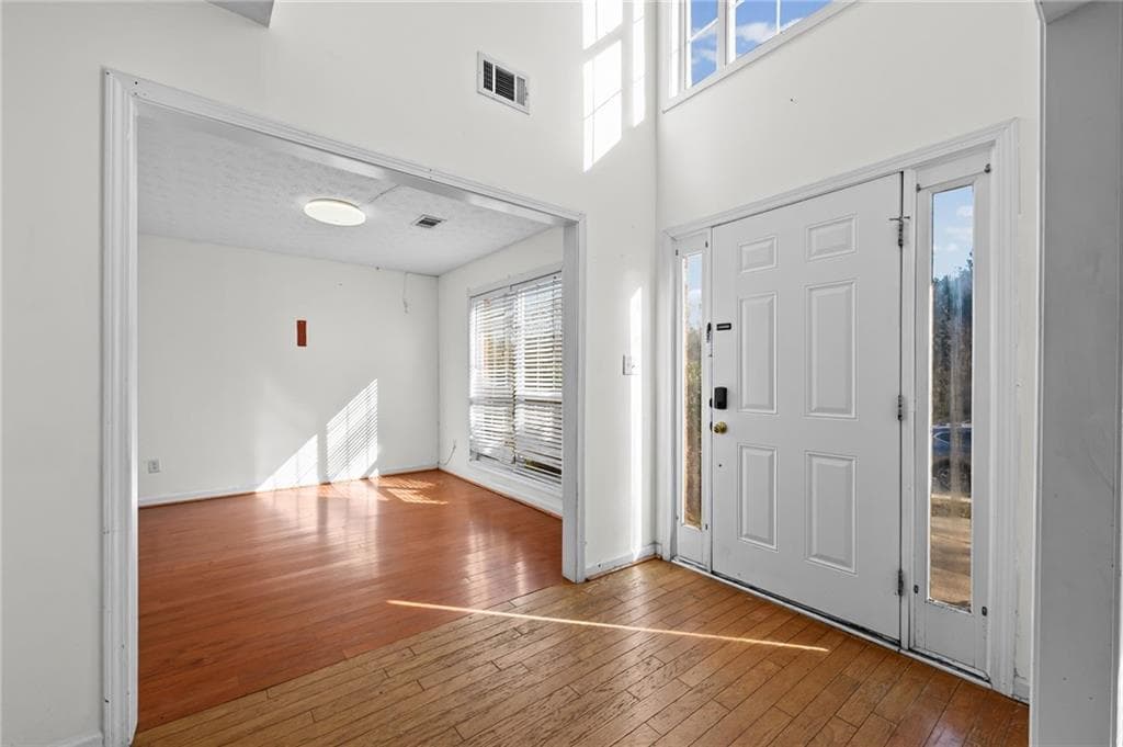 4 bedroom, 3 bathroom, 2,264 sq ft single family residence under contract at 545 Sterling Pointe Court, Lawrenceville, GA 30043 — photo 5