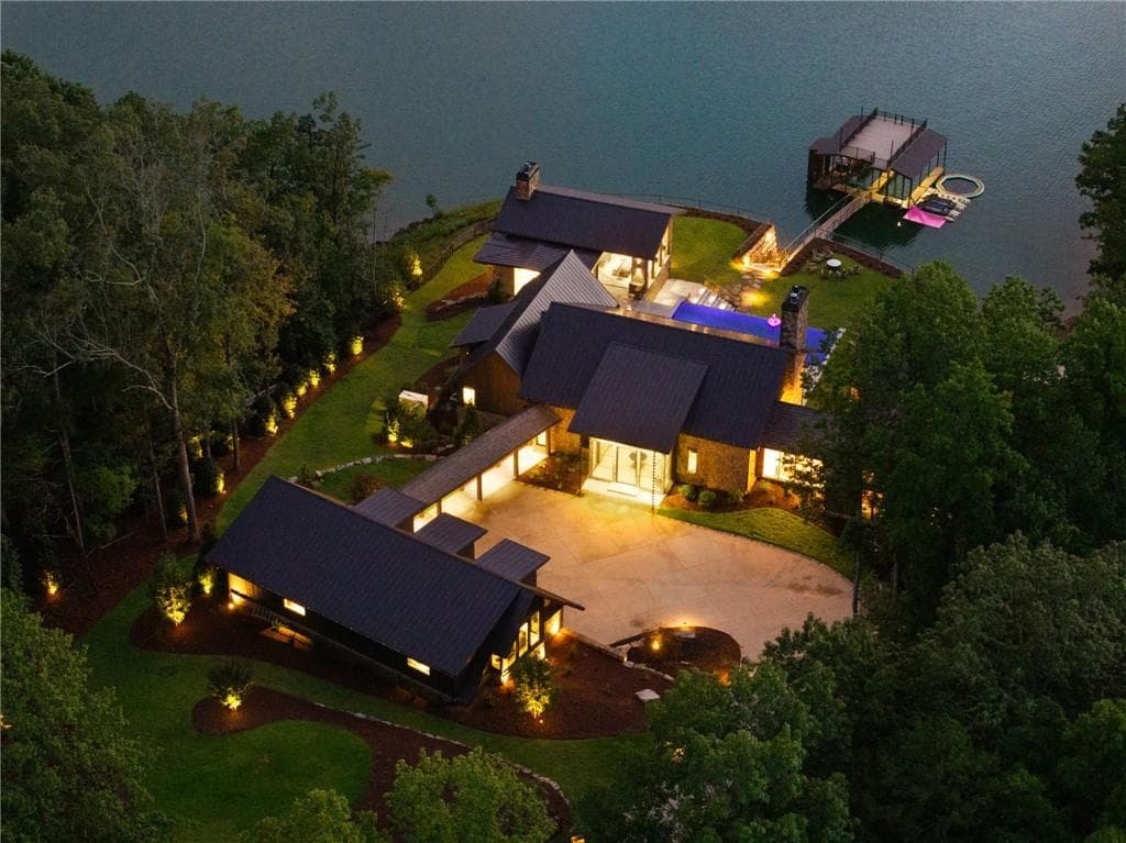 8 bedroom, 12 bathroom, 11,000 sq ft single family residence for rent at 725 Rocky Point Drive, Morganton, GA 30560 for $20,000 a month — photo 2