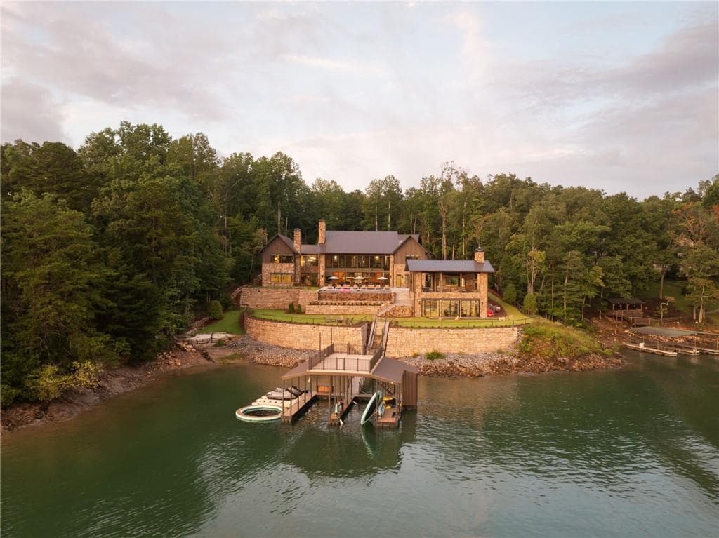 8 bedroom, 12 bathroom, 11,000 sq ft single family residence for rent at 725 Rocky Point Drive, Morganton, GA 30560 for $20,000 a month — photo 8