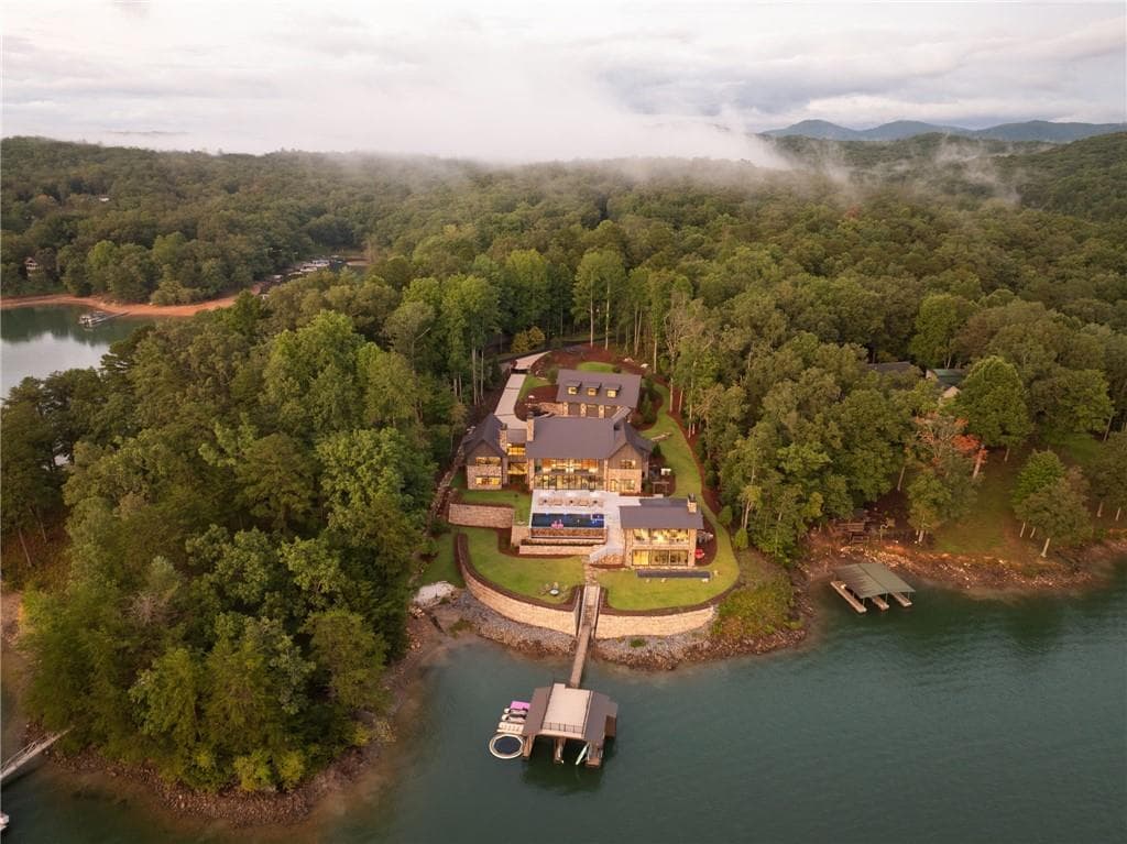 8 bedroom, 12 bathroom, 11,000 sq ft single family residence for rent at 725 Rocky Point Drive, Morganton, GA 30560 for $20,000 a month — photo 9