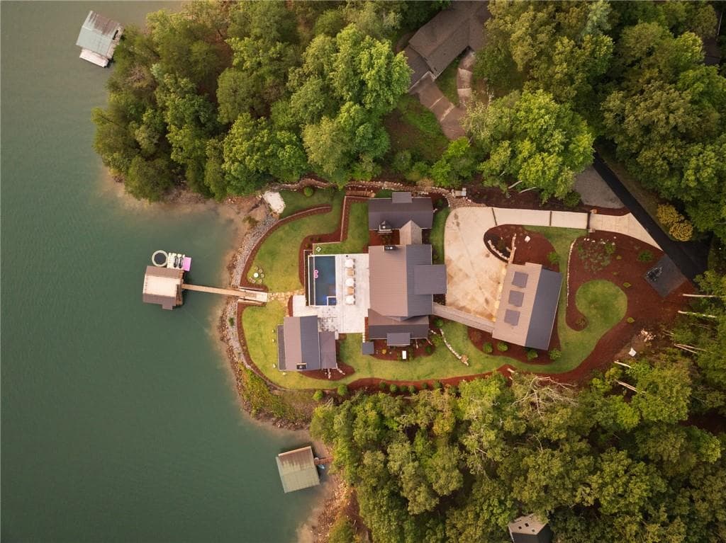 8 bedroom, 12 bathroom, 11,000 sq ft single family residence for rent at 725 Rocky Point Drive, Morganton, GA 30560 for $20,000 a month — photo 10