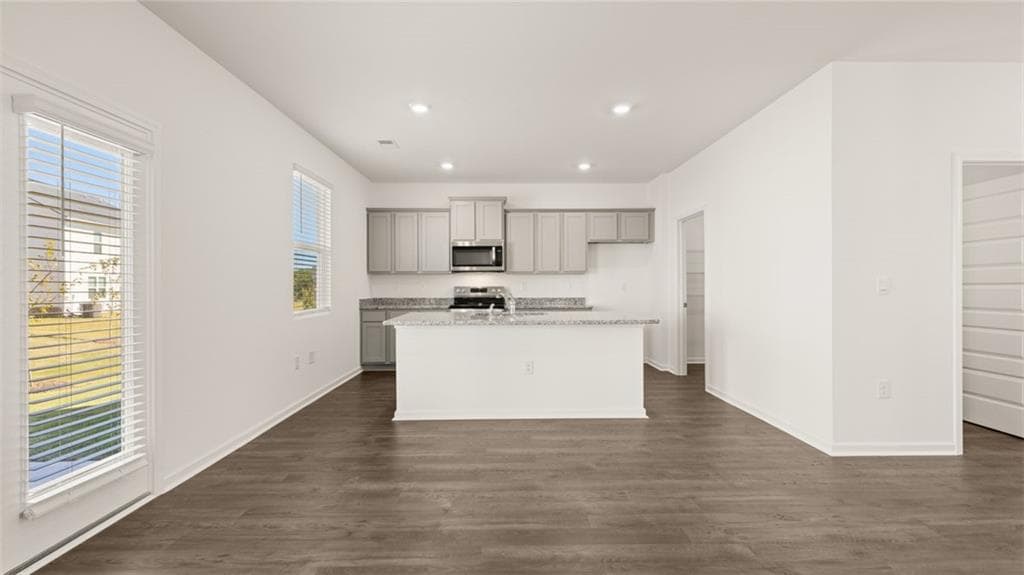 4 bedroom, 3 bathroom, 2,338 sq ft single family residence for sale at 81 White Spruce Way, Newnan, GA 30265 — photo 7