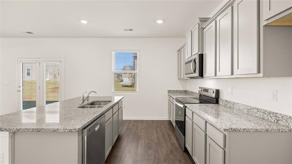 4 bedroom, 3 bathroom, 2,338 sq ft single family residence for sale at 81 White Spruce Way, Newnan, GA 30265 — photo 10