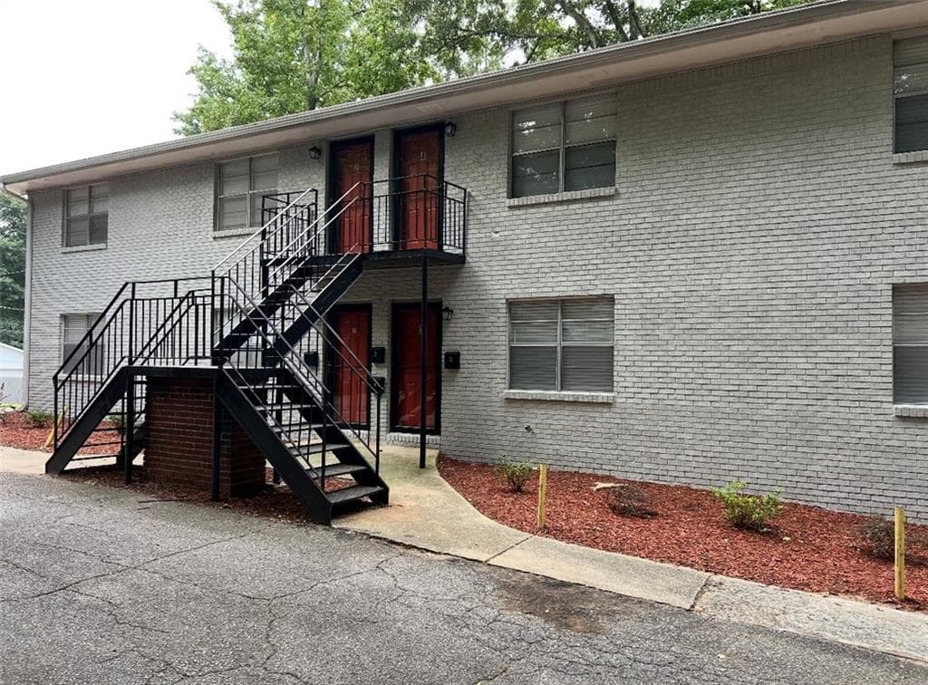 2 bedroom, 1 bathroom, 750 sq ft apartment for rent at 2637 Lester Street, Atlanta, GA 30344 for $1,400 a month — photo 1 of 20