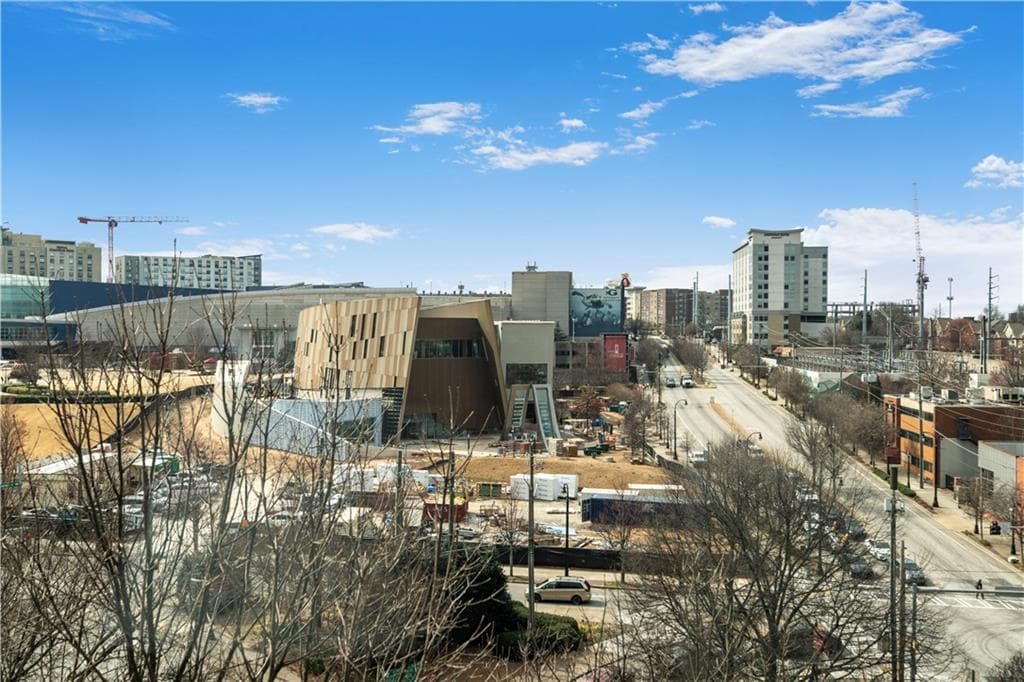 1 bedroom, 1 bathroom, 1,032 sq ft condominium sold at 115 W Peachtree Place 405, Atlanta, GA 30313